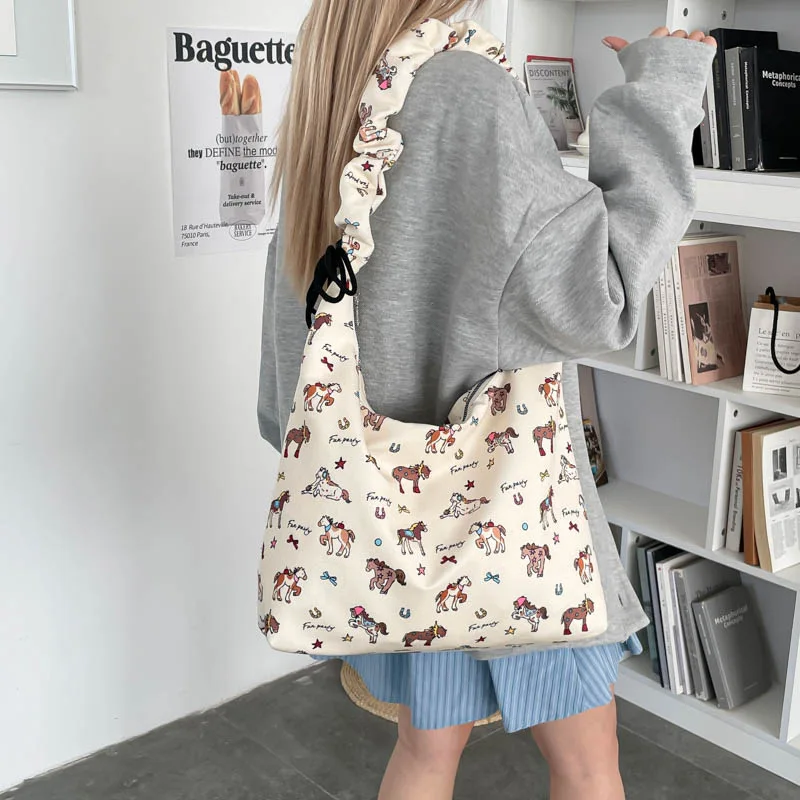 Large Capacity Printed Canvas Bag for Women2026New Relaxed Commuting Single Shoulder Crossbody Bag for College Students Tote Bag
Large Capacity Printed Canvas Bag for Women2026New Relaxed Commuting Single Shoulder Crossbody Bag for College Students Tote Bag