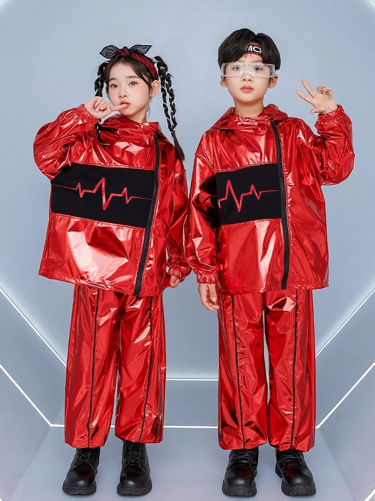 Красные глянцевые костюмы для танцев в стиле хип-хоп, детская одежда для выступлений, топы с капюшоном, брюки с длинными рукавами, сценический наряд для джазовых концертов и выступлений с барабанами BL18074
Красные глянцевые костюмы для танцев в стиле хип-хоп, детская одежда для выступлений, топы с капюшоном, брюки с длинными рукавами, сценический наряд для джазовых концертов и выступлений с барабанами BL18074