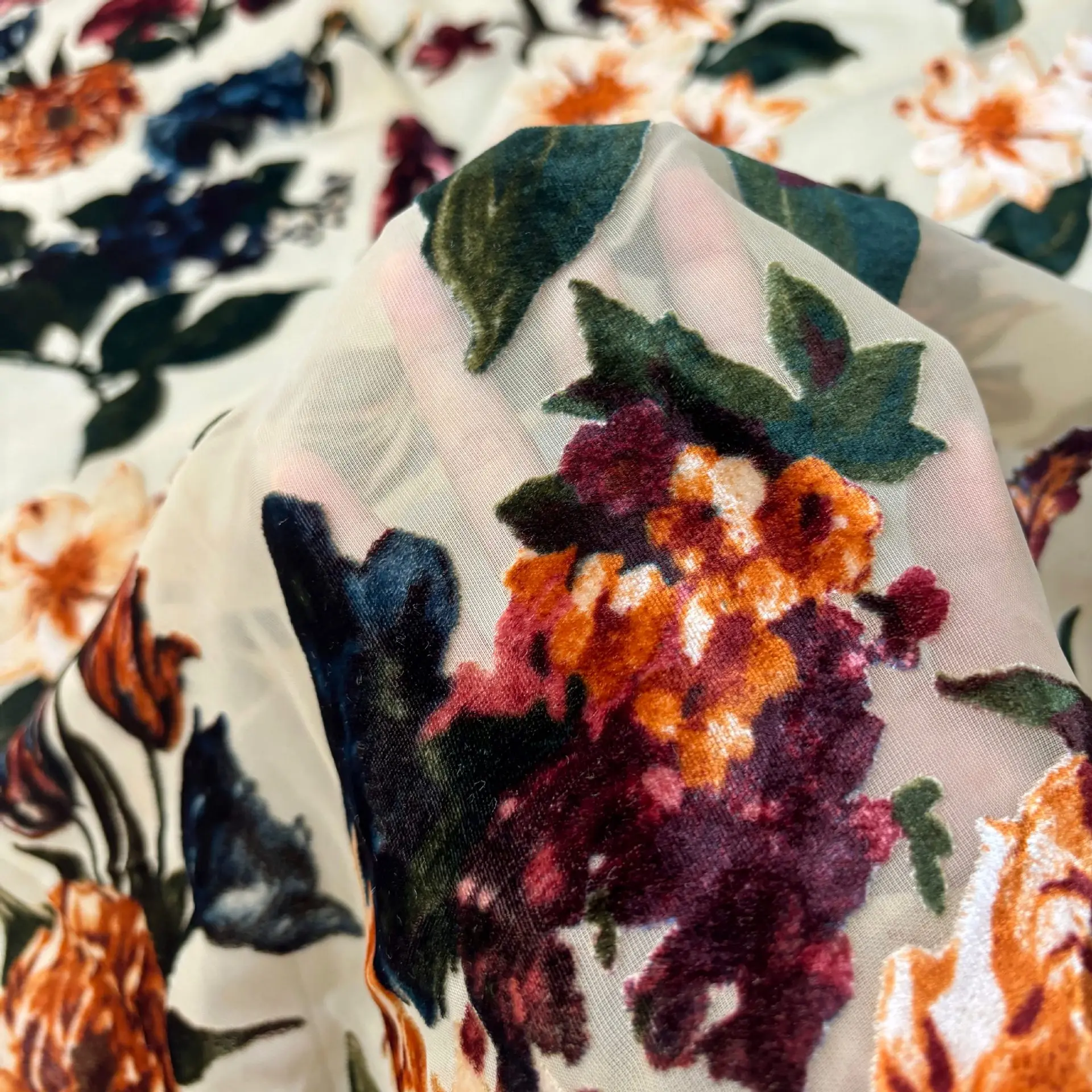 Woven Velvet Brocade Brocade Sticky Velvet Printed Burnt out Burnt Flower Fabric Nightdress Cheongsam
Woven Velvet Brocade Brocade Sticky Velvet Printed Burnt out Burnt Flower Fabric Nightdress Cheongsam