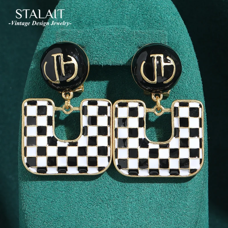Vintage Large Drop Earrings Black And White Enamel Antique Gold Color Luxury Designer Jewelry Accessories For Women 2025 New
Vintage Large Drop Earrings Black And White Enamel Antique Gold Color Luxury Designer Jewelry Accessories For Women 2025 New