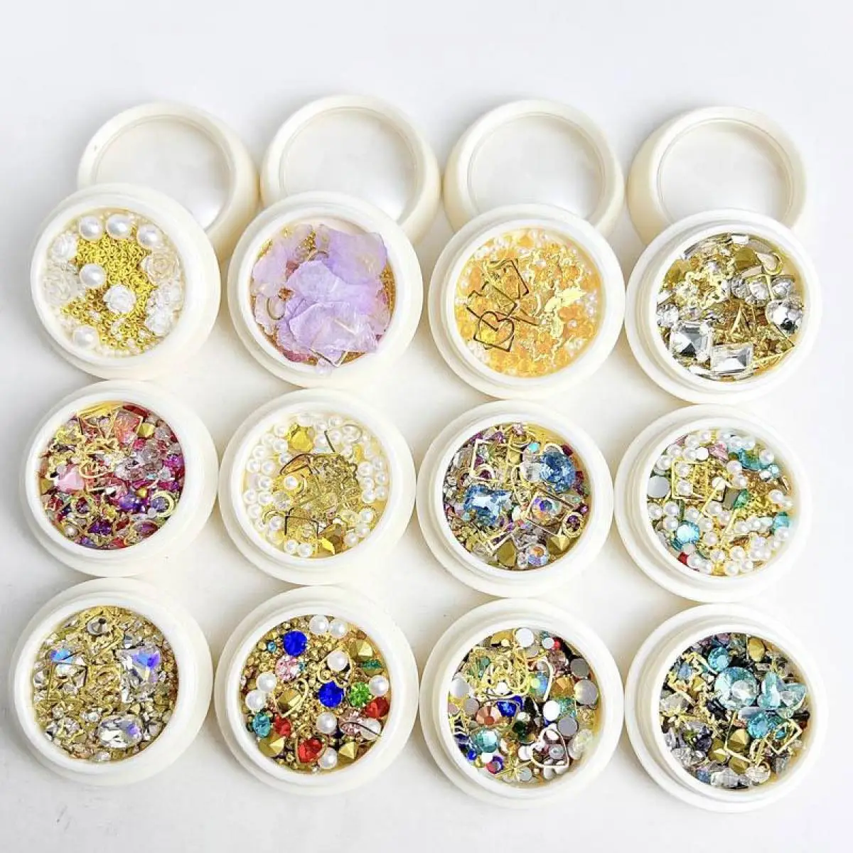1 Box Mixed Hollow Heart-Shaped Alloy Mini Pearl Nail Charms Multi-Color Flat Bottom Rhinestone Nail Art Decoration Accessories
1 Box Mixed Hollow Heart-Shaped Alloy Mini Pearl Nail Charms Multi-Color Flat Bottom Rhinestone Nail Art Decoration Accessories
