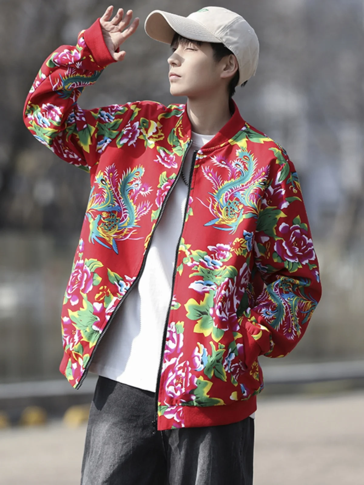 Мужская повседневная свободная бейсбольная куртка-бомбер в винтажном стиле с крупным цветочным узором в северо-восточном стиле, осенняя новинка, стильный свободный топ
Мужская повседневная свободная бейсбольная куртка-бомбер в винтажном стиле с крупным цветочным узором в северо-восточном стиле, осенняя новинка, стильный свободный топ