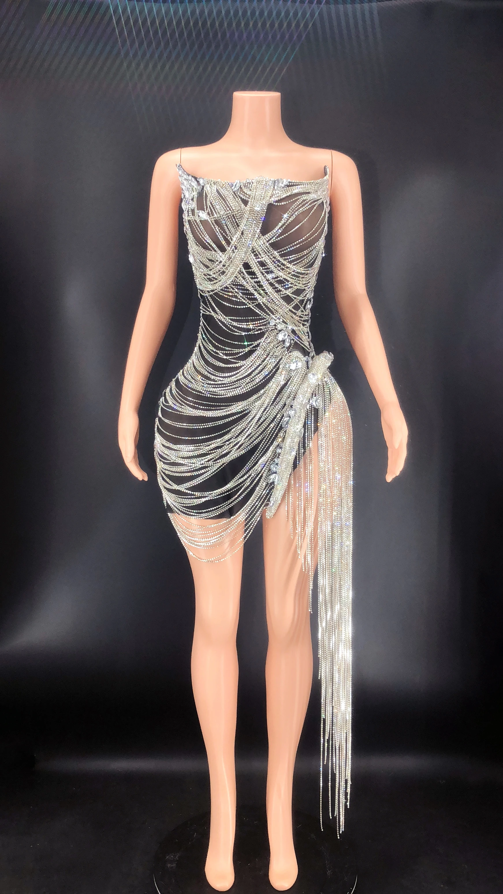 Women Sexy Stage Crystals Chains Transparent Sleeveless Dress Evening Birthday Celebrate Rhinestones Costume Wedding plus size
Women Sexy Stage Crystals Chains Transparent Sleeveless Dress Evening Birthday Celebrate Rhinestones Costume Wedding plus size
