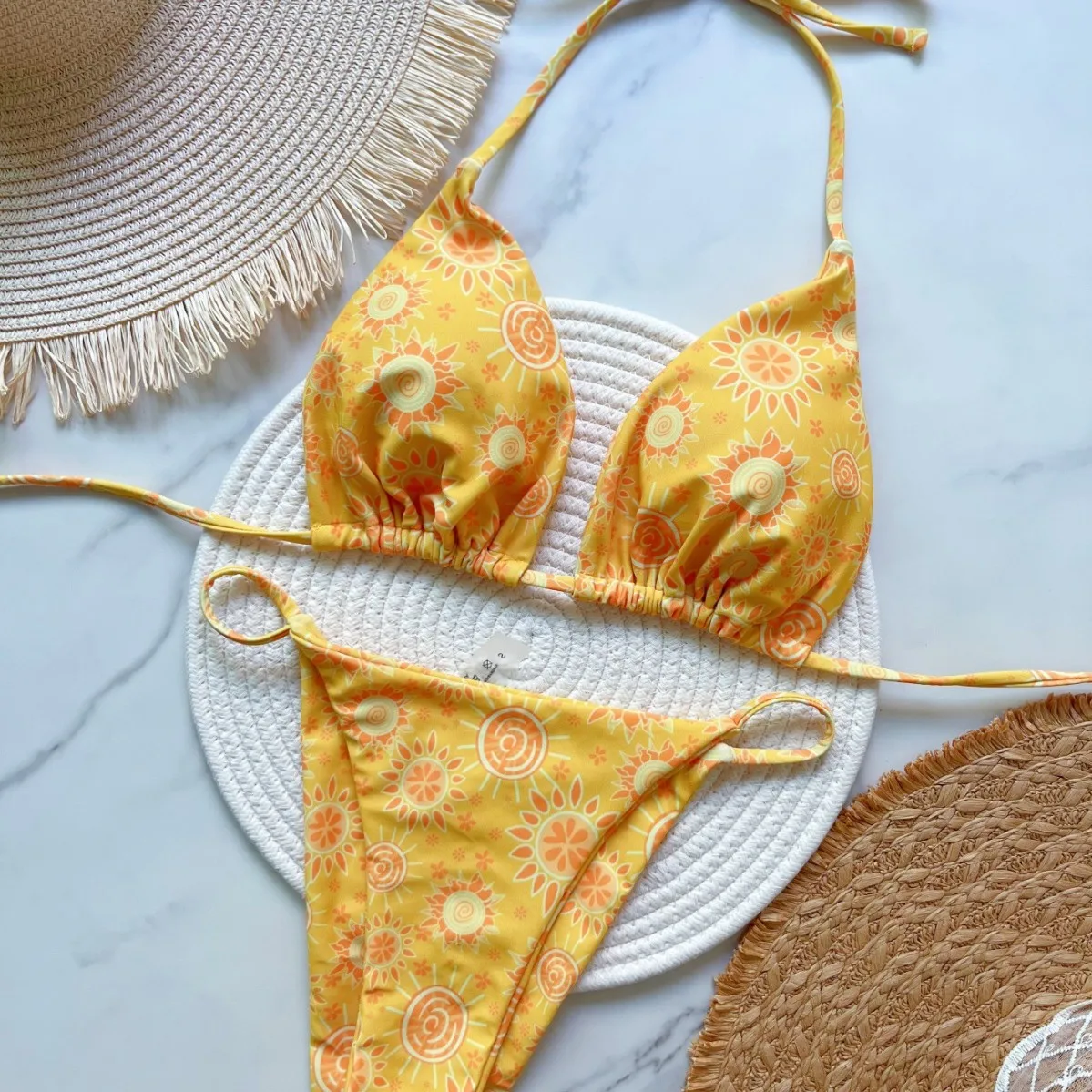 2025 new yellow print women's strap bikini suit low waist lace-up beach beach swimsuit
2025 new yellow print women's strap bikini suit low waist lace-up beach beach swimsuit