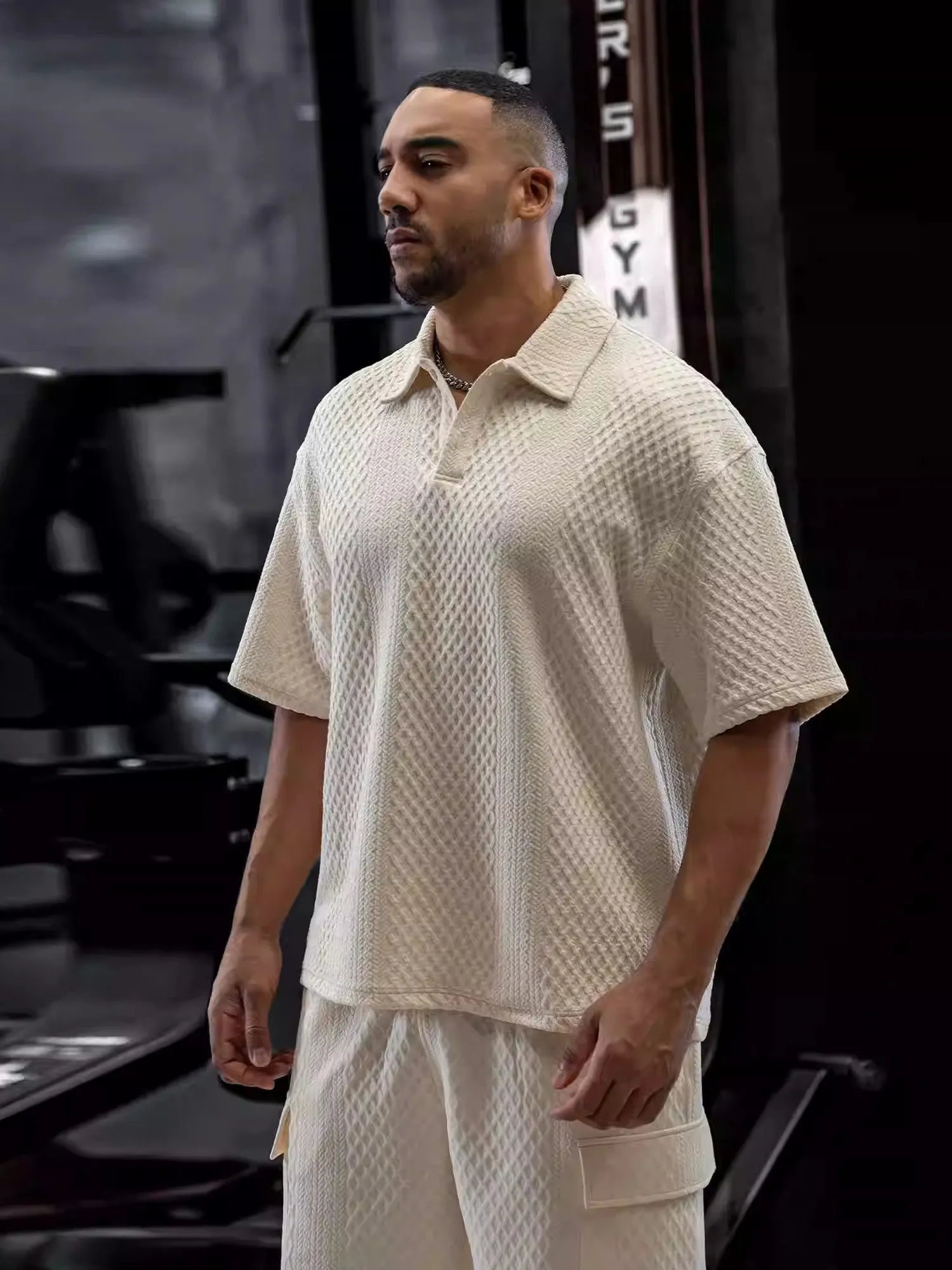 Летняя мужская футболка из плотного полиэстера с текстурой, свободного кроя, повседневная, с коротким рукавом, больших размеров, спортивная одежда
Летняя мужская футболка из плотного полиэстера с текстурой, свободного кроя, повседневная, с коротким рукавом, больших размеров, спортивная одежда