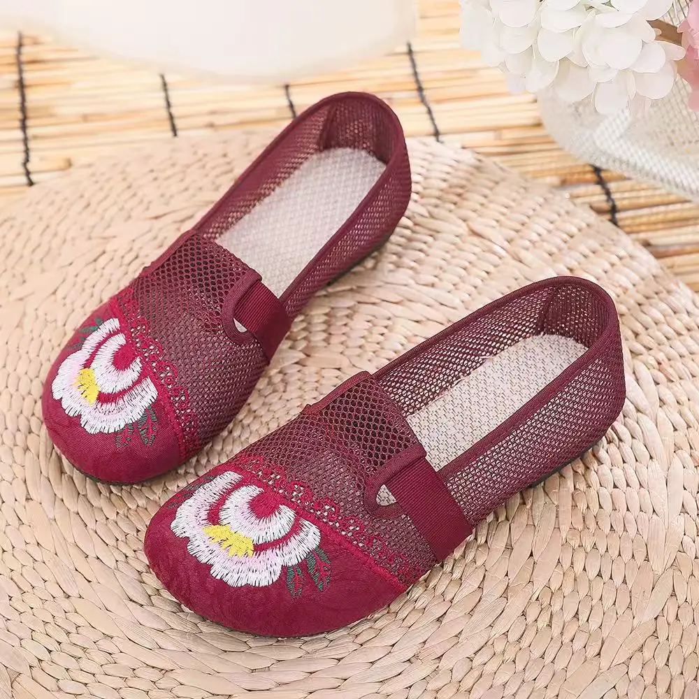 Новые женские туфли на плоской подошве с вышивкой и сеткой, летние нескользящие легкие сандалии Hanfu на мягкой подошве с круглым носком и мелкой подошвой
Новые женские туфли на плоской подошве с вышивкой и сеткой, летние нескользящие легкие сандалии Hanfu на мягкой подошве с круглым носком и мелкой подошвой