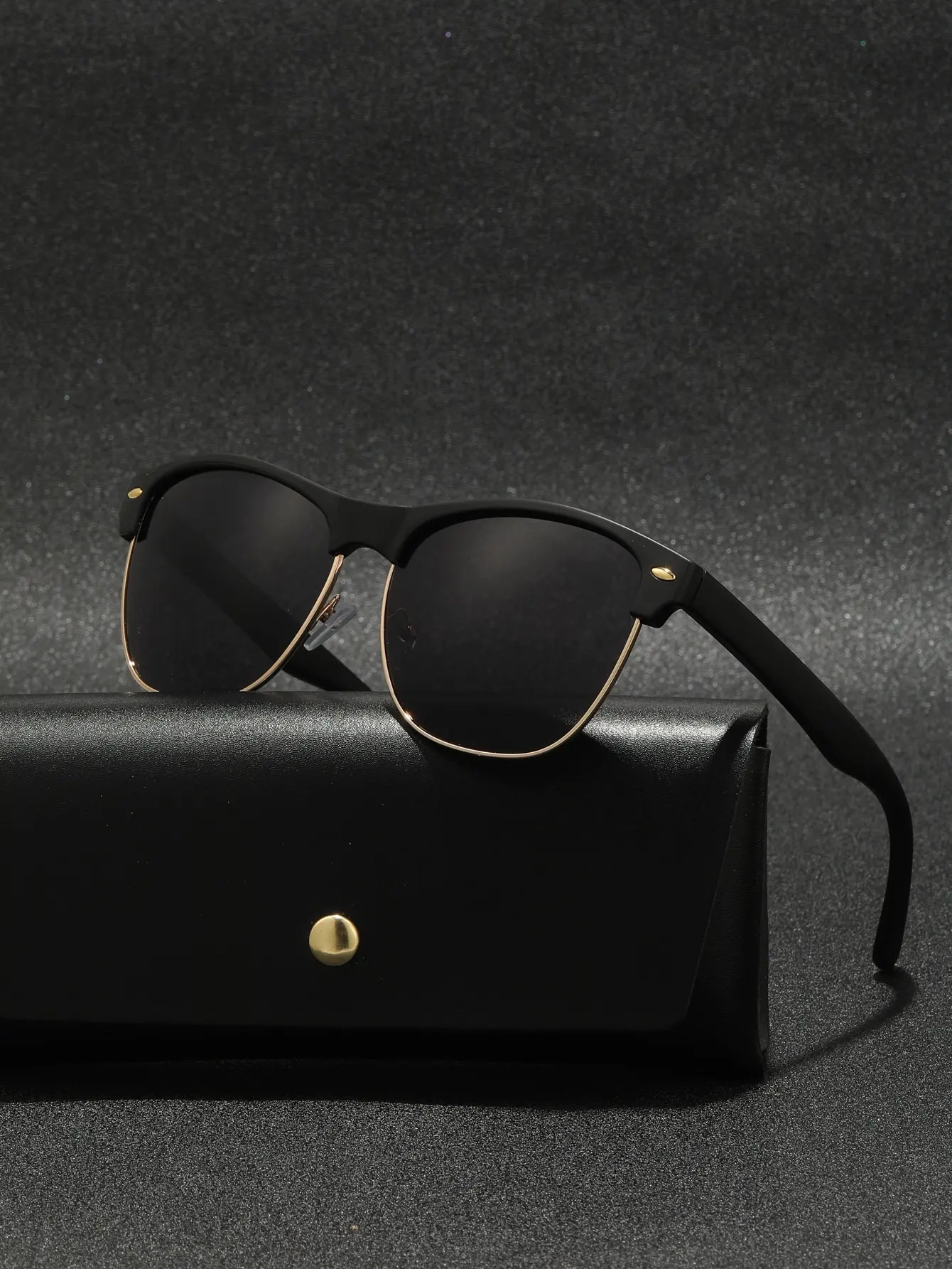 1pc Boho Vintage Couple Large Cat Eye Glasses, Mixed Gold Resin Frame With Metal Rivet Hinges, Classic Travel, Metal Circle, Polycarbonate Unbreakable Lens, Men All Season Fashion, Style Retro Luxury Shades For Summer Beach Vacation,Outdoor,Travel
1pc Boho Vintage Couple Large Cat Eye Glasses, Mixed Gold Resin Frame With Metal Rivet Hinges, Classic Travel, Metal Circle, Polycarbonate Unbreakable Lens, Men All Season Fashion, Style Retro Luxury Shades For Summer Beach Vacation,Outdoor,Travel