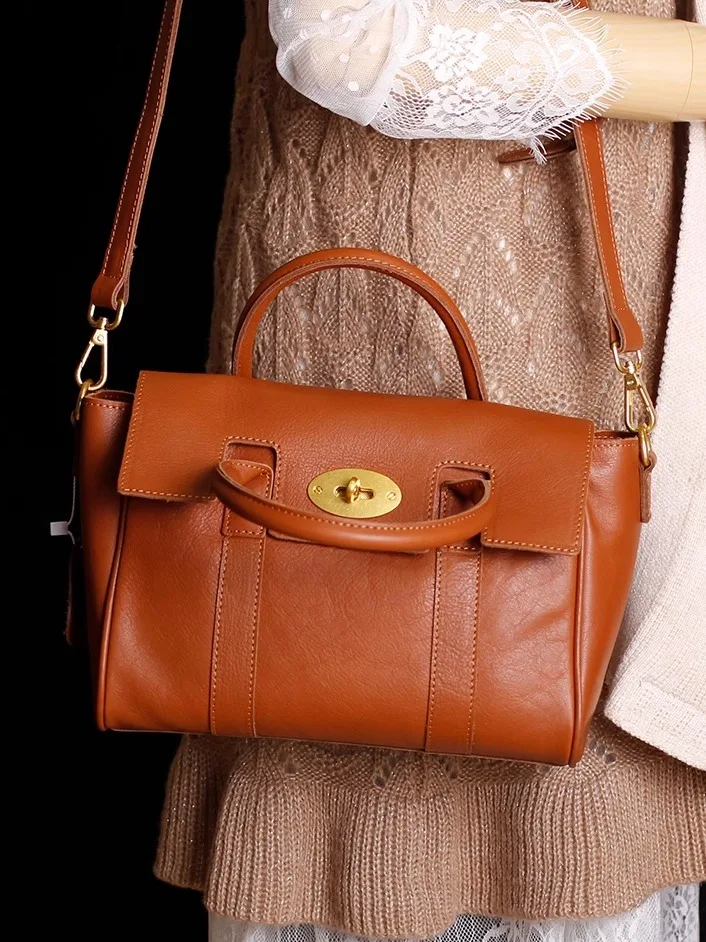 Женская сумка из натуральной кожи растительного дубления Top Layer, универсальная, простая, роскошная, в стиле ретро, британская сумка Posan, повседневная, с мягкой ручкой
Женская сумка из натуральной кожи растительного дубления Top Layer, универсальная, простая, роскошная, в стиле ретро, британская сумка Posan, повседневная, с мягкой ручкой