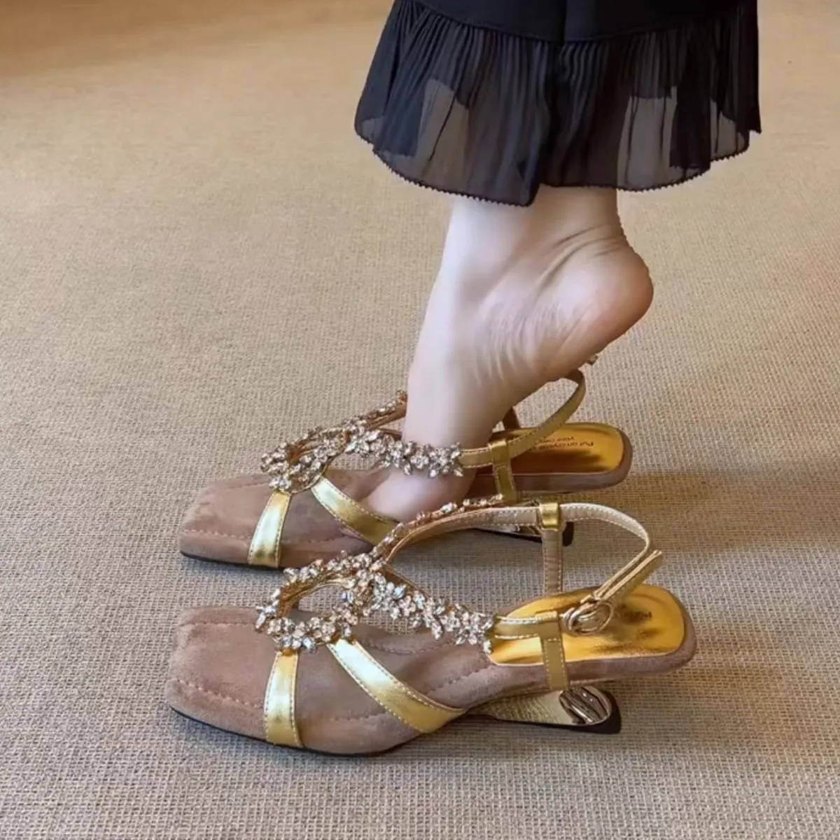 Women Rhinestone Decorated Wedge Heel Sandals Irregular Heels High Heels Casual Breathable Buckle Women Shoes Comfortable
Women Rhinestone Decorated Wedge Heel Sandals Irregular Heels High Heels Casual Breathable Buckle Women Shoes Comfortable