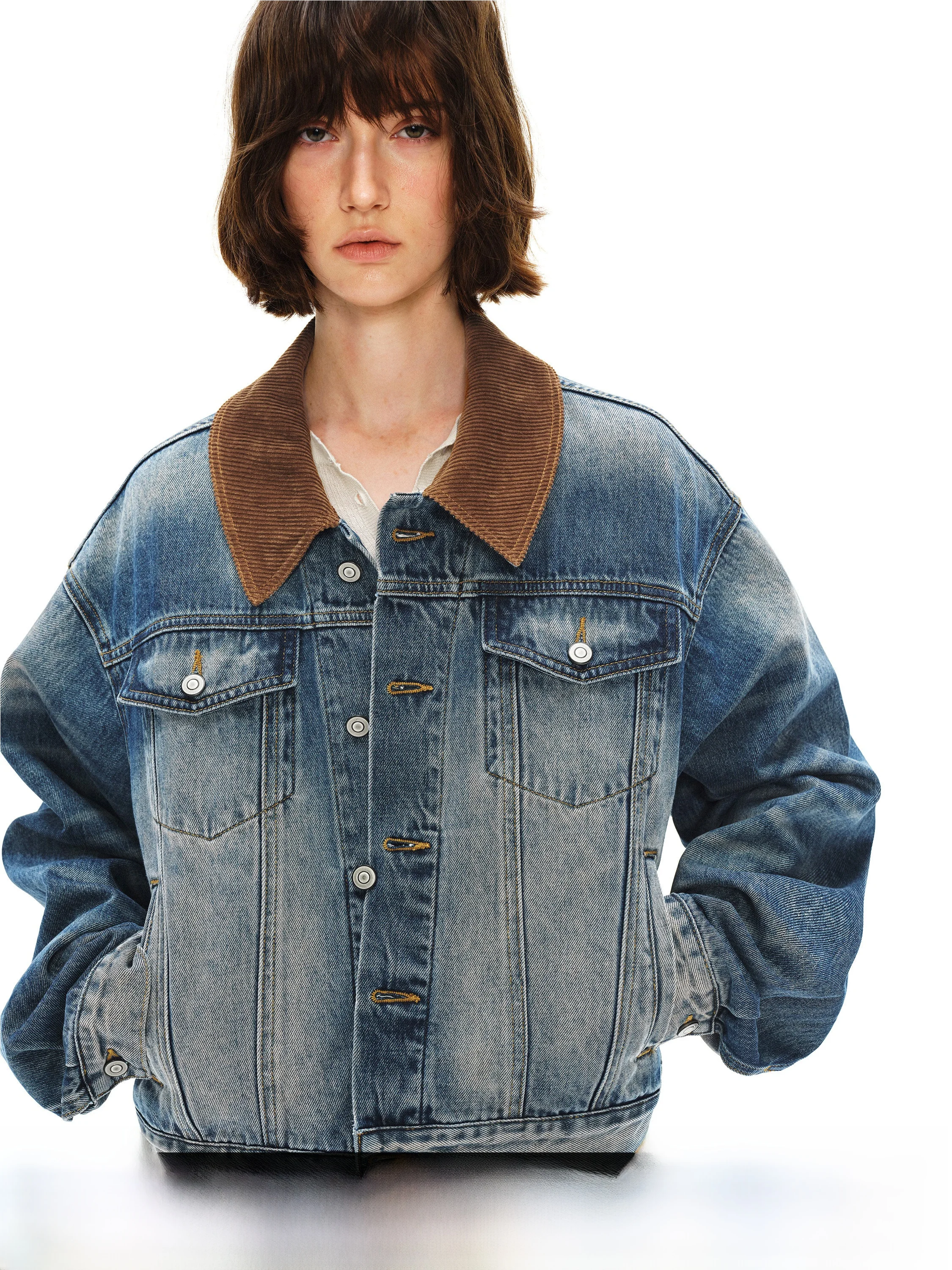 SMIIILE Vintage Blue Corduroy Loose Women's Denim Jaet with Lapels Autumn Winter Street Sle Long Sve Button Closure Coat
SMIIILE Vintage Blue Corduroy Loose Women's Denim Jaet with Lapels Autumn Winter Street Sle Long Sve Button Closure Coat