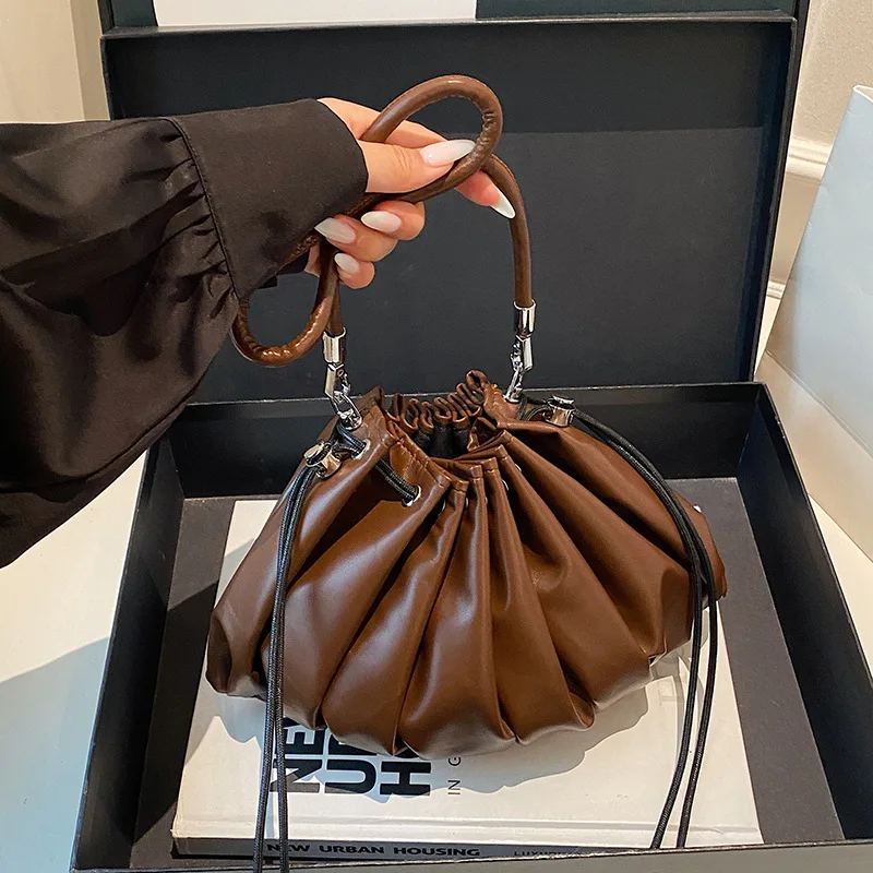 Luxury Shoulder Bag For Women Brand Designer Handbag And Purse 2025 New Striped Pleated Bucket Bag Fashion Clutch Bag
Luxury Shoulder Bag For Women Brand Designer Handbag And Purse 2025 New Striped Pleated Bucket Bag Fashion Clutch Bag