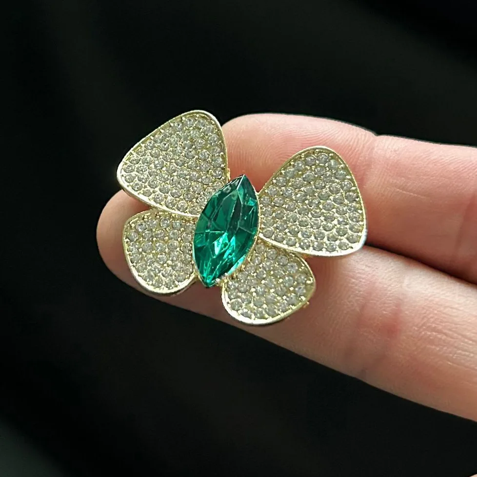 New 2024 Butterfly Brooches For Women Luxury Enamel Pins Party Decoration Accessories
New 2024 Butterfly Brooches For Women Luxury Enamel Pins Party Decoration Accessories