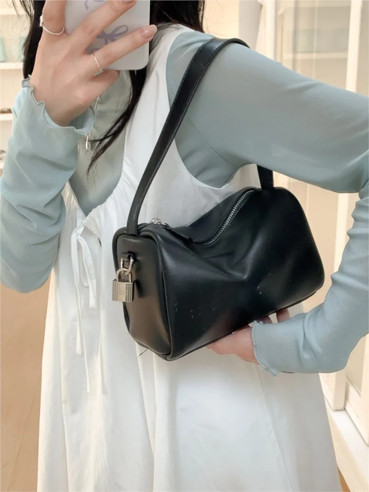 Soft PU Leather Small Square Bags For Women 2025 New Fashion Korean Small Handbags Commuting Simple Solid Trend Shoulder Bags
Soft PU Leather Small Square Bags For Women 2025 New Fashion Korean Small Handbags Commuting Simple Solid Trend Shoulder Bags