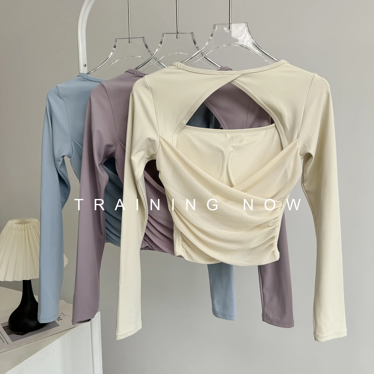 Sports long-sleeved women's autumn slim-fitting Pilates training yoga clothes with chest pads beautiful back running fitness
Sports long-sleeved women's autumn slim-fitting Pilates training yoga clothes with chest pads beautiful back running fitness