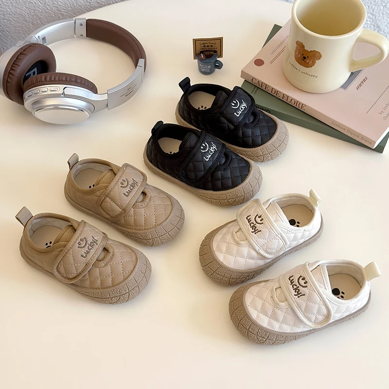 2025 Spring and Autumn Girl Cute Smile Pattern Comfortable Children's Shoes Hook and Loop Anti slip Cute Children's Spring Shoes
2025 Spring and Autumn Girl Cute Smile Pattern Comfortable Children's Shoes Hook and Loop Anti slip Cute Children's Spring Shoes