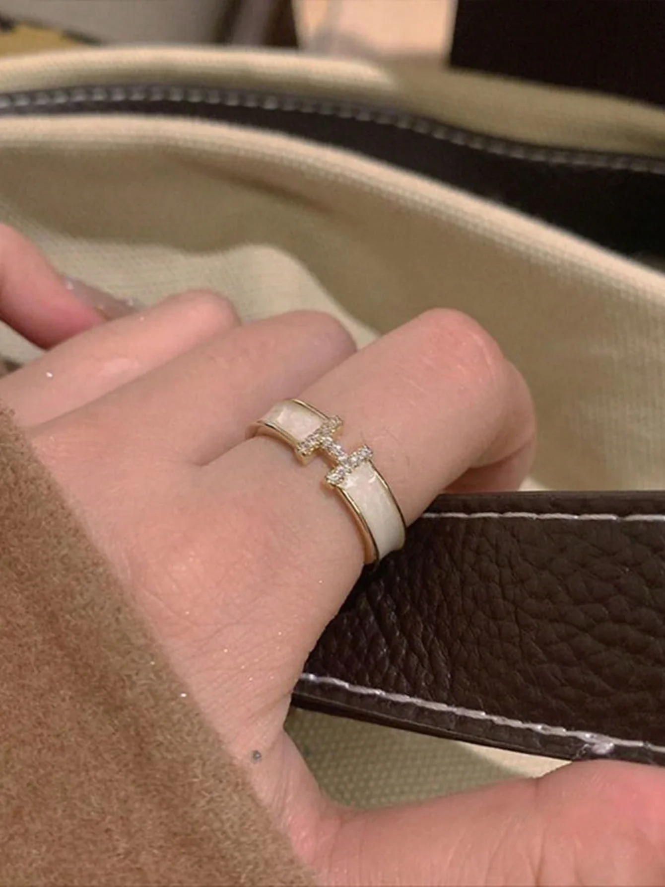 Delicate Enamel H Letter Open Ring With Zirconia For Women Minimalist French Design
Delicate Enamel H Letter Open Ring With Zirconia For Women Minimalist French Design