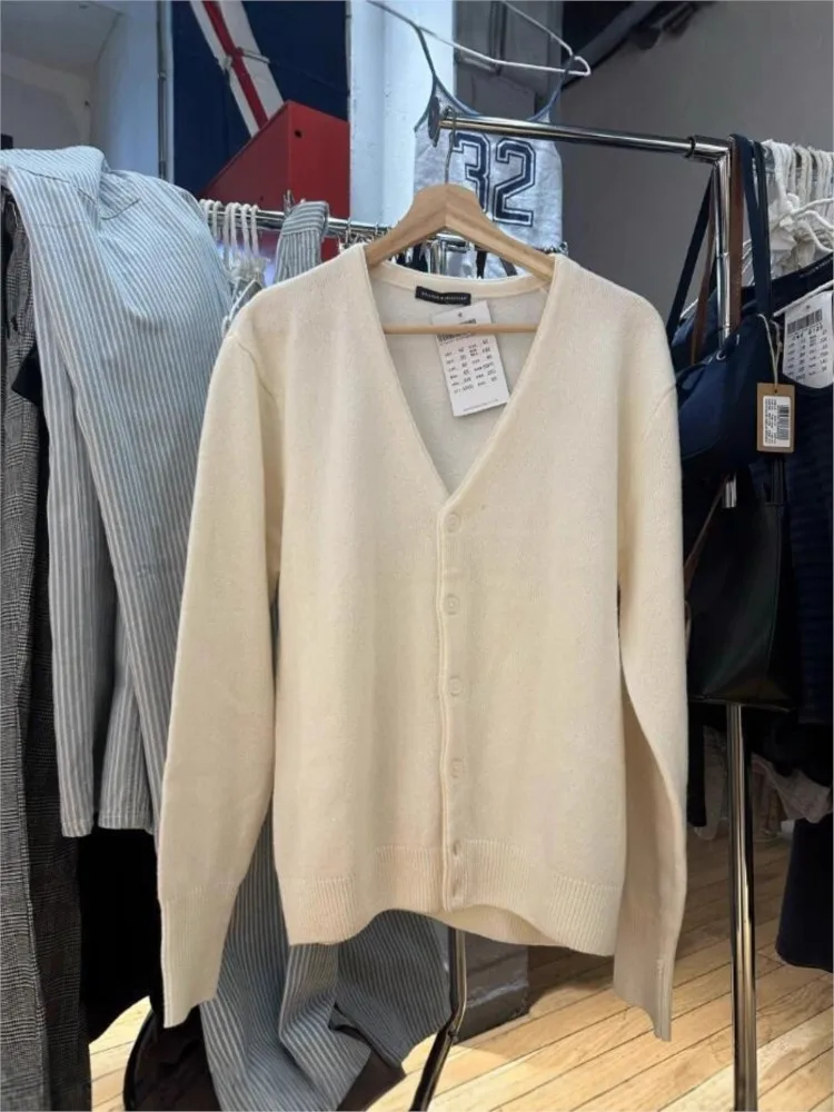 Простой бежевый вязаный свитер, кардиган, женский осенний хлопковый трикотаж с v-образным вырезом и длинными рукавами, женский повседневный универсальный милый свитер, топ
Простой бежевый вязаный свитер, кардиган, женский осенний хлопковый трикотаж с v-образным вырезом и длинными рукавами, женский повседневный универсальный милый свитер, топ