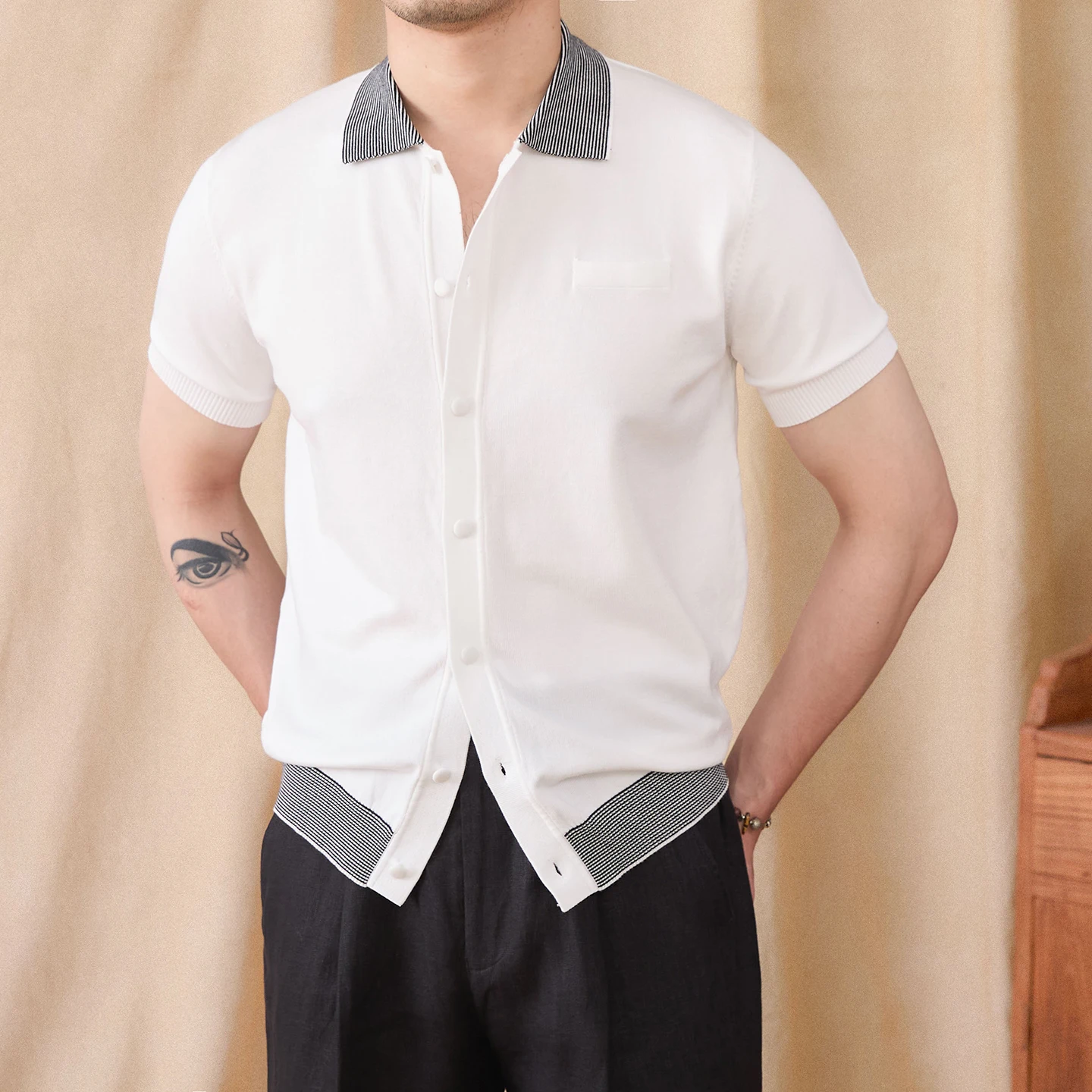 Элитная вязаная рубашка в стиле ретро из Италии, с коротким рукавом, воротником, мужская, летняя, в полоску, с лоскутным узором, дышащая, приталенная, кардиган.
Элитная вязаная рубашка в стиле ретро из Италии, с коротким рукавом, воротником, мужская, летняя, в полоску, с лоскутным узором, дышащая, приталенная, кардиган.