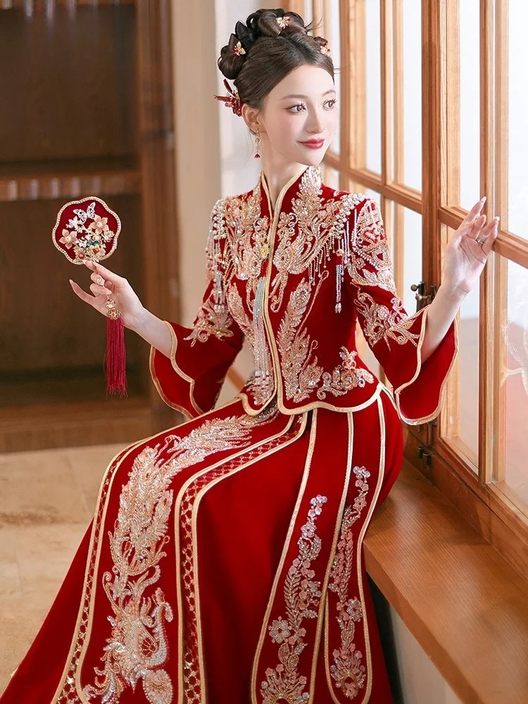 The bride's new Chinese-style wedding dress velvet heavy industry and ceremonial
The bride's new Chinese-style wedding dress velvet heavy industry and ceremonial