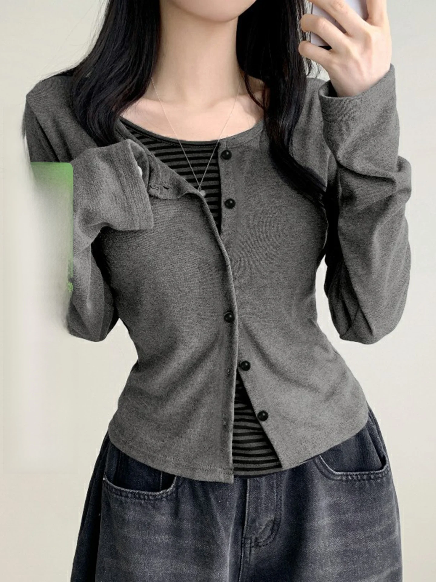 WEEKEEP Casual Striped Button Splice round Ne Long Sve T-irt Women's Versatile Basic Slim Fit Top Street Sle Polyest...
WEEKEEP Casual Striped Button Splice round Ne Long Sve T-irt Women's Versatile Basic Slim Fit Top Street Sle Polyest...