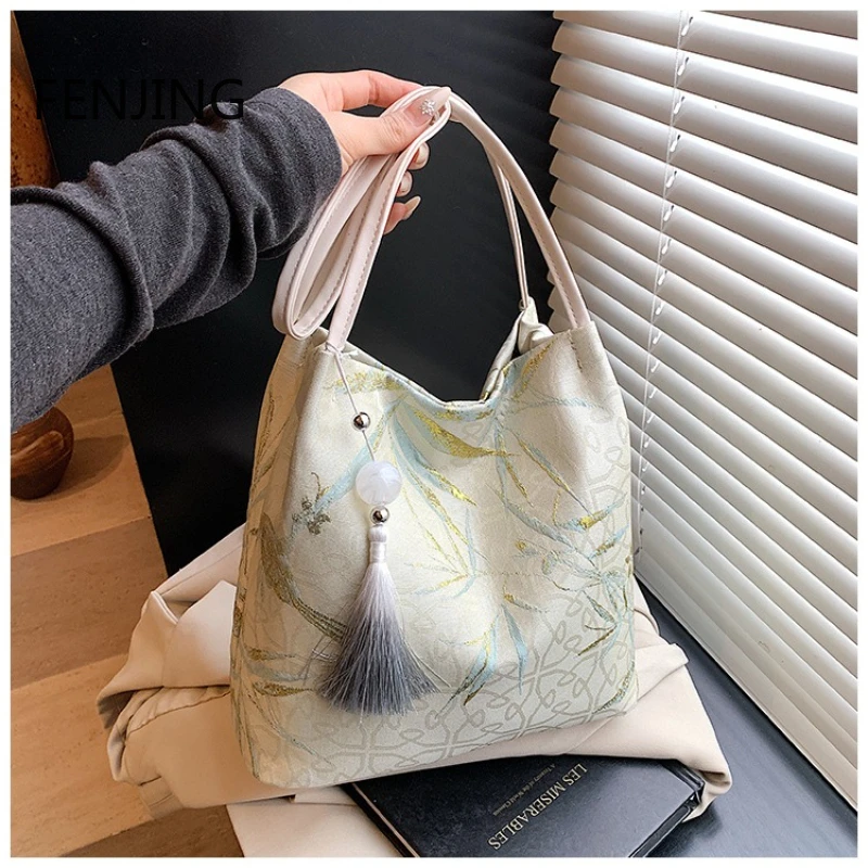 Cute New Chinese Style Flower Bucket Bag Large Capacity Handbag Embroidery Shoulder Bag Coin Purse Butterfly Girls Shopper Totes
Cute New Chinese Style Flower Bucket Bag Large Capacity Handbag Embroidery Shoulder Bag Coin Purse Butterfly Girls Shopper Totes