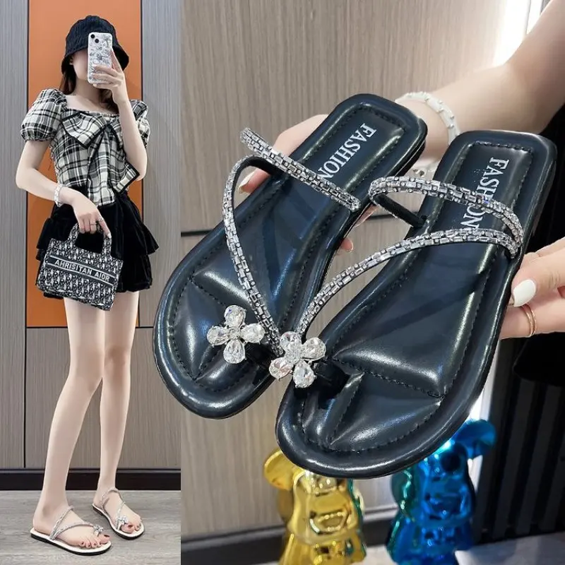 2024 Summer Women's Beach Pearl Slippers Women's Flat Flip Flops Casual Shoes Design Fashion Comfortable Sandals New
2024 Summer Women's Beach Pearl Slippers Women's Flat Flip Flops Casual Shoes Design Fashion Comfortable Sandals New