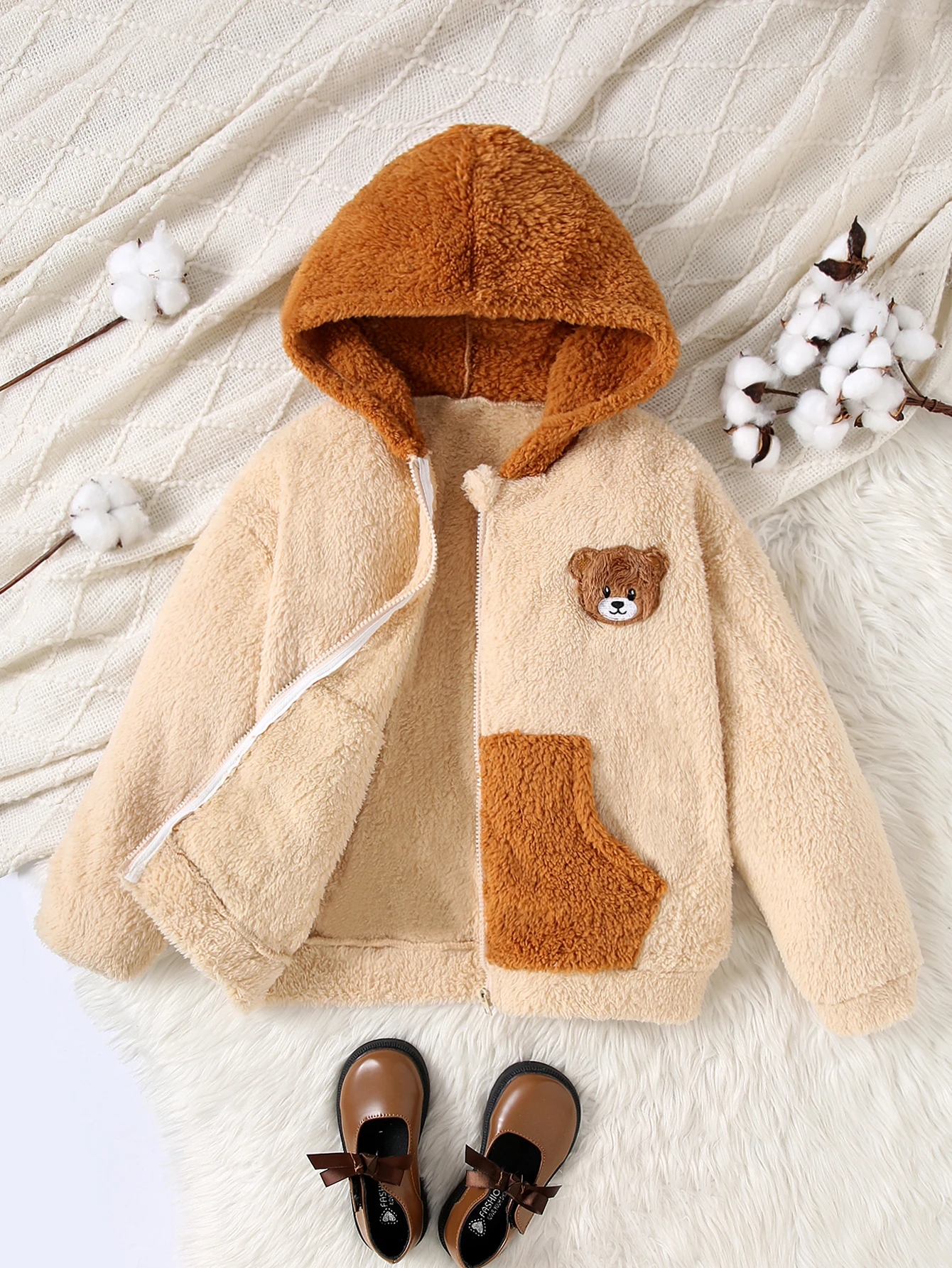 Autumn And Winter Girls' Plush Cute Bear Cloth Stickers Casual And Plush Warm Hooded Jacket
Autumn And Winter Girls' Plush Cute Bear Cloth Stickers Casual And Plush Warm Hooded Jacket