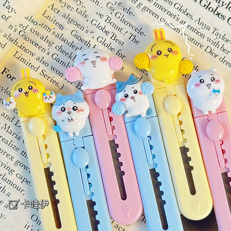 Универсальный нож Chiikawas Kawaii Hachiware Usagi аниме мультфильм студент произведение искусства резка Экспресс Коробка резак инструмент подарки
Универсальный нож Chiikawas Kawaii Hachiware Usagi аниме мультфильм студент произведение искусства резка Экспресс Коробка резак инструмент подарки