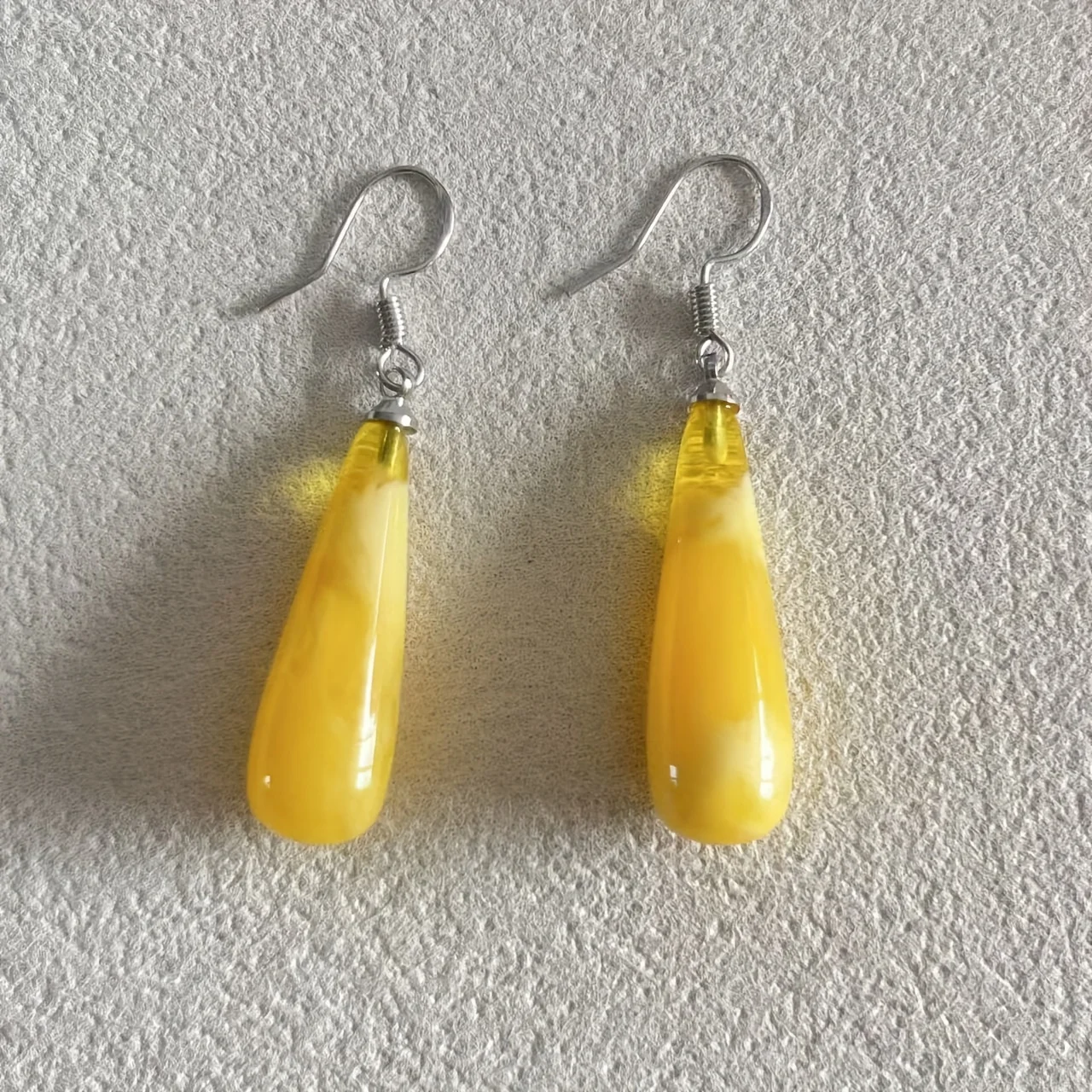 Natural Chicken Oil Yellow Beeswax round Bead Earrings S925 Sterling Silver Red Amber Dangle Eardrops for Women Luxury Classic J
Natural Chicken Oil Yellow Beeswax round Bead Earrings S925 Sterling Silver Red Amber Dangle Eardrops for Women Luxury Classic J