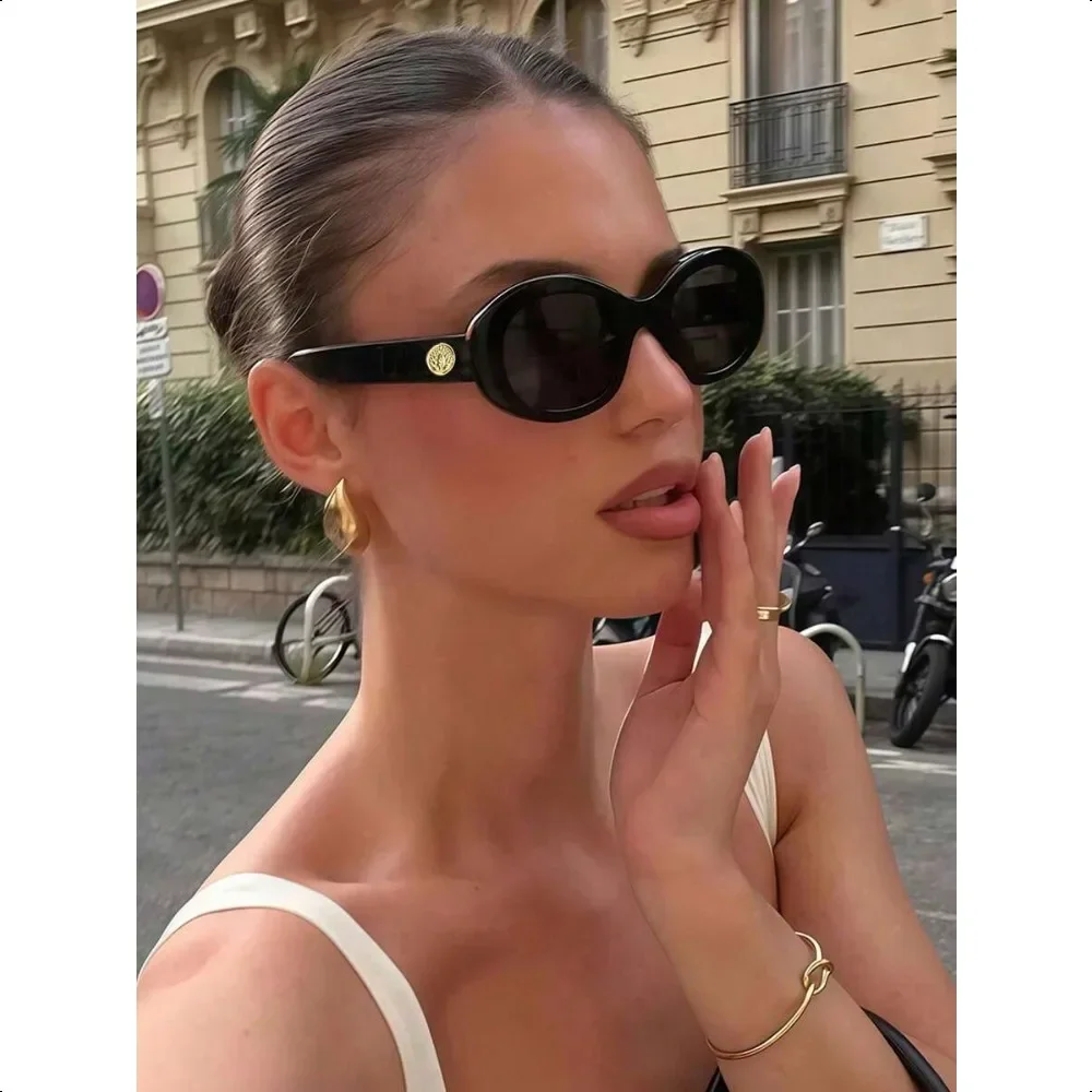 High-end Cat Eye Retro Oval Fashion Glasses Stylish Eyewear for Ladies
High-end Cat Eye Retro Oval Fashion Glasses Stylish Eyewear for Ladies