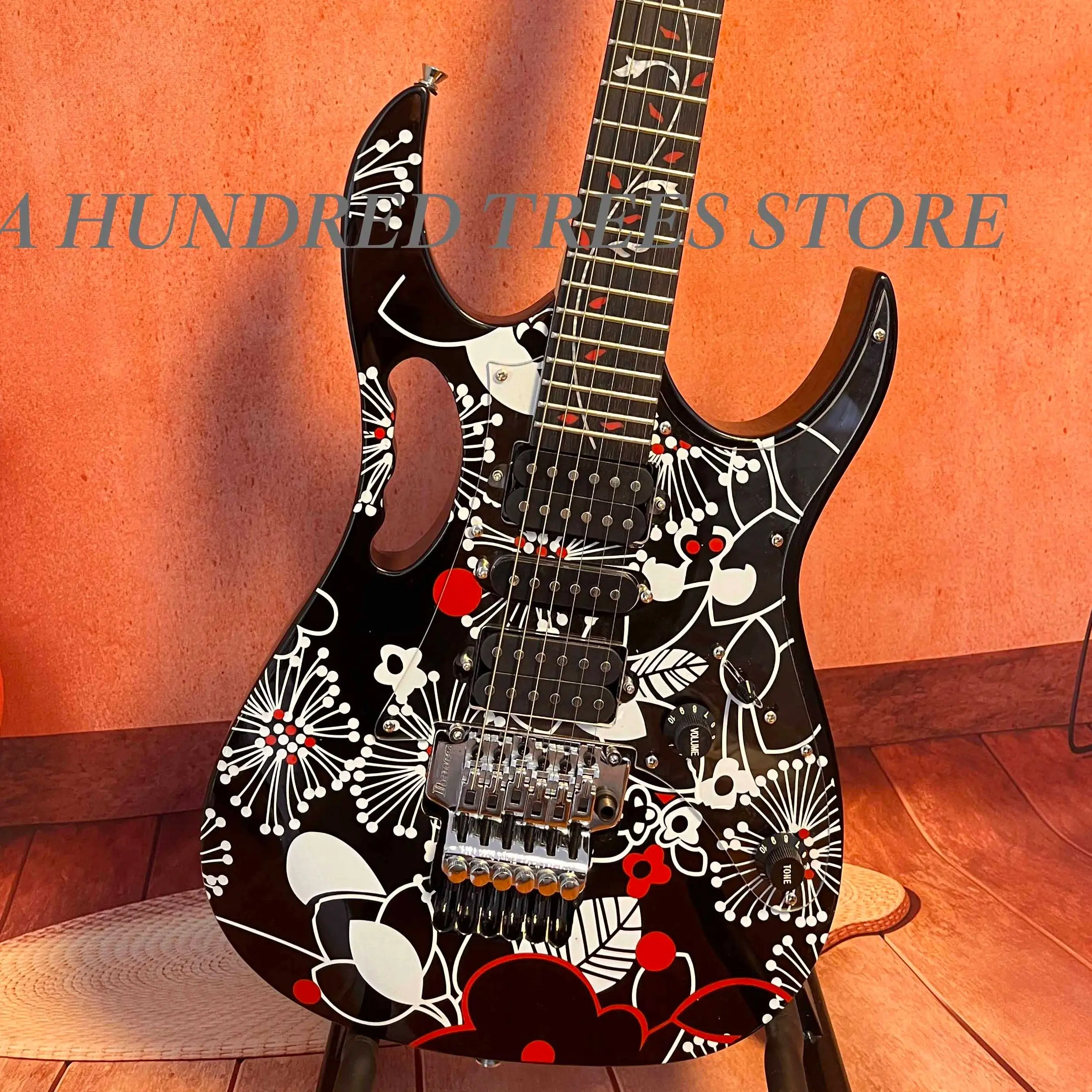Black electric guitar with white flower transparent protective cover and rosewood body of high quality free shipping
Black electric guitar with white flower transparent protective cover and rosewood body of high quality free shipping
