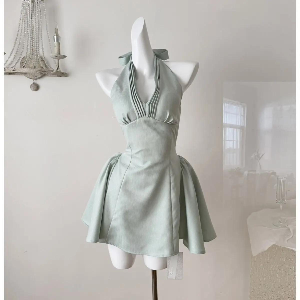 French Elegant Backless Halter Dress 2024 Summer Corset Waist Flared Mini Dress Vintage A-Line Party Cocktail Dress for Women
French Elegant Backless Halter Dress 2024 Summer Corset Waist Flared Mini Dress Vintage A-Line Party Cocktail Dress for Women