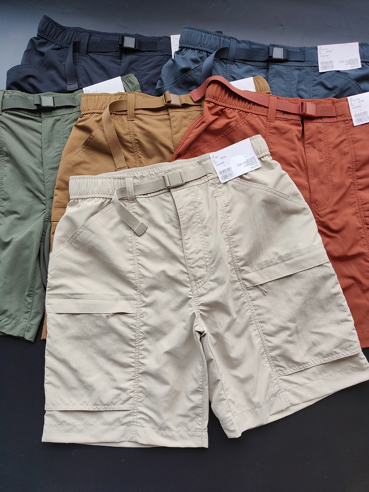 Men's and Women Solid Cargo Shorts with Pockets Casual Belted Sporty Track Shorts Pants
Men's and Women Solid Cargo Shorts with Pockets Casual Belted Sporty Track Shorts Pants