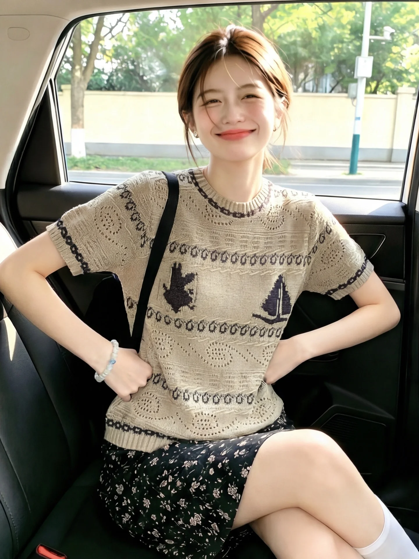Khaki round Neck Short Sleeve Hollow Knitted Top Women Summer New Style Popular Thin Ice Silk Shoulder Level Shirt Casual Style
Khaki round Neck Short Sleeve Hollow Knitted Top Women Summer New Style Popular Thin Ice Silk Shoulder Level Shirt Casual Style