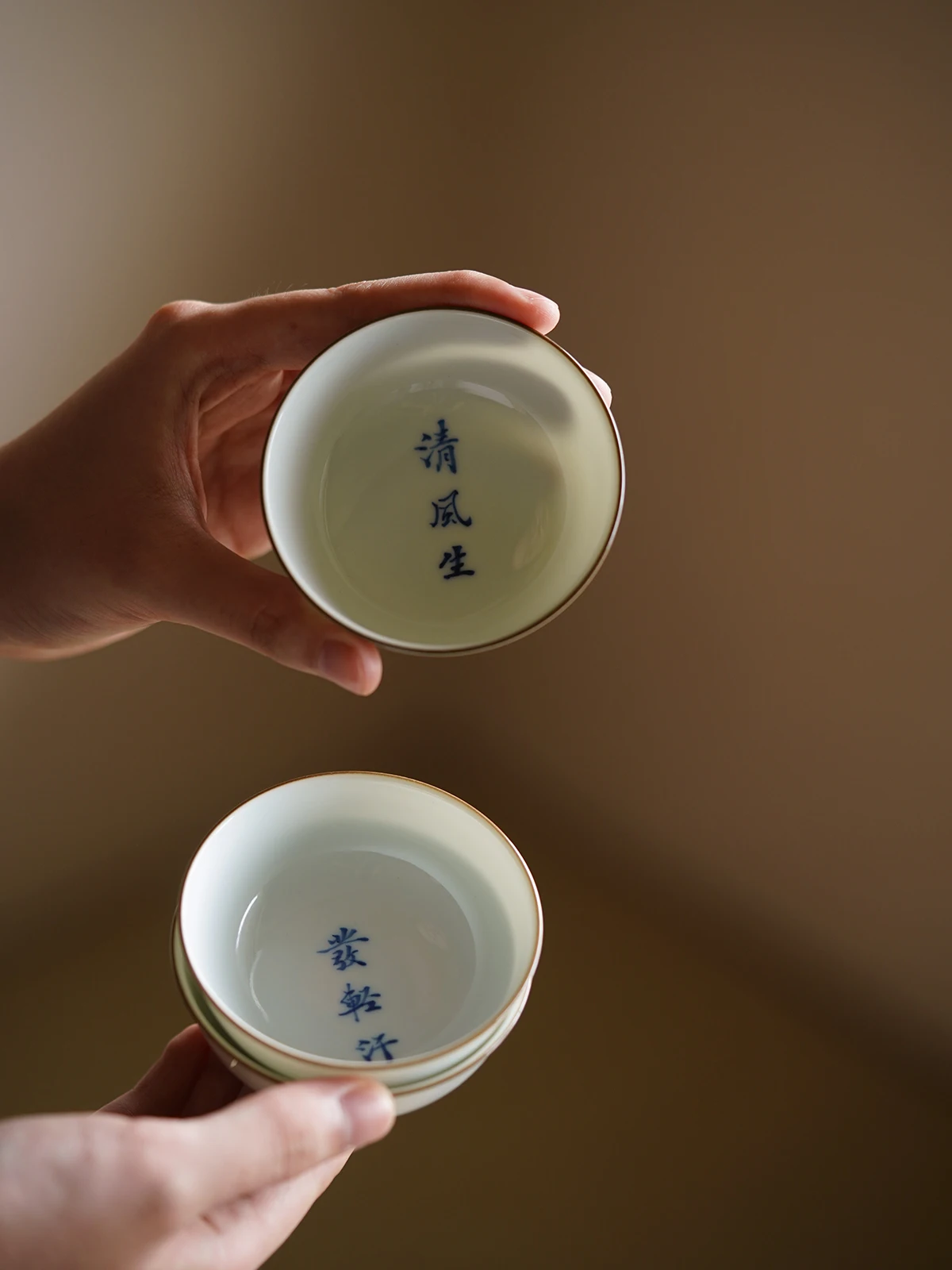 Чайная чашка Zhen an Tang ручной росписи, сине-белая, тонкостенная, одиночная, из Цзиндэчжэня, чисто ручной работы, для владельца.
Чайная чашка Zhen an Tang ручной росписи, сине-белая, тонкостенная, одиночная, из Цзиндэчжэня, чисто ручной работы, для владельца.