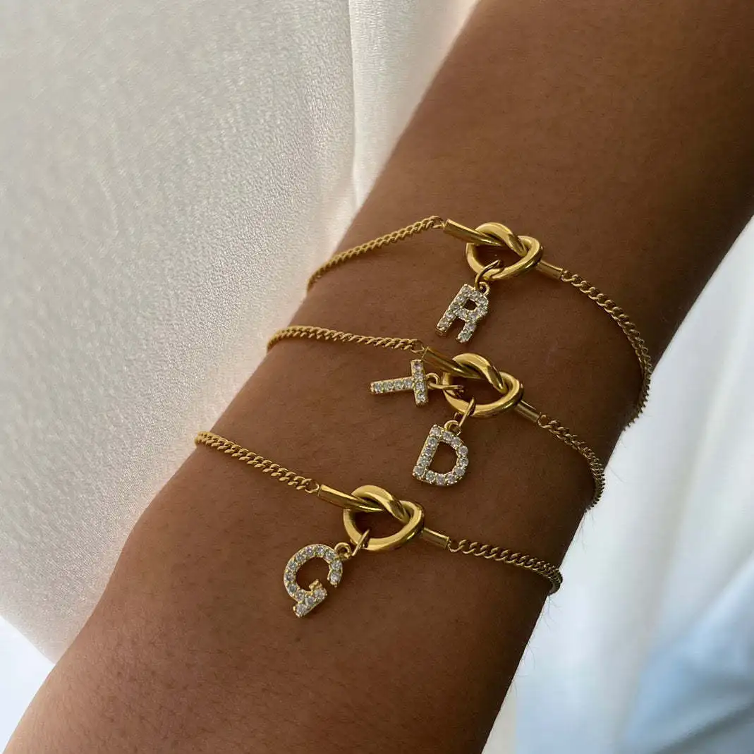 Customized zircon monogram bracelet Stainless steel Cuban chain knotted bracelet Personalized with 26 letters Valentine's Day
Customized zircon monogram bracelet Stainless steel Cuban chain knotted bracelet Personalized with 26 letters Valentine's Day