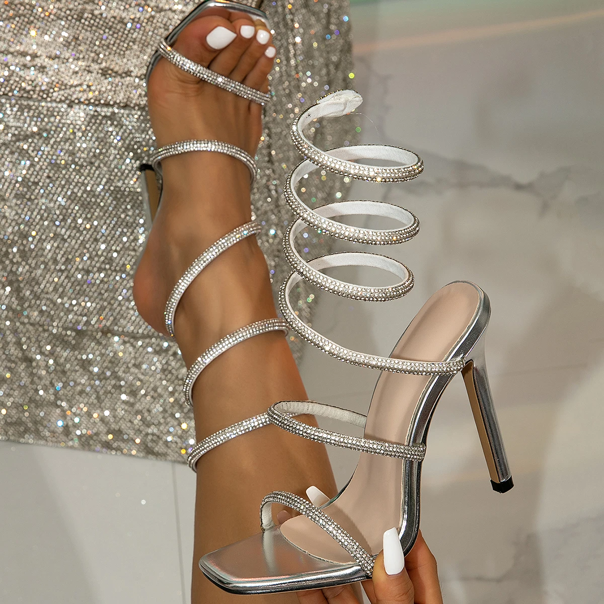 2025 Summer Street Style CRYSTAL Ankle Strap Women Slingback Sandal Design Sexy Open Toe Thin High Heels Party Prom Shoes
2025 Summer Street Style CRYSTAL Ankle Strap Women Slingback Sandal Design Sexy Open Toe Thin High Heels Party Prom Shoes