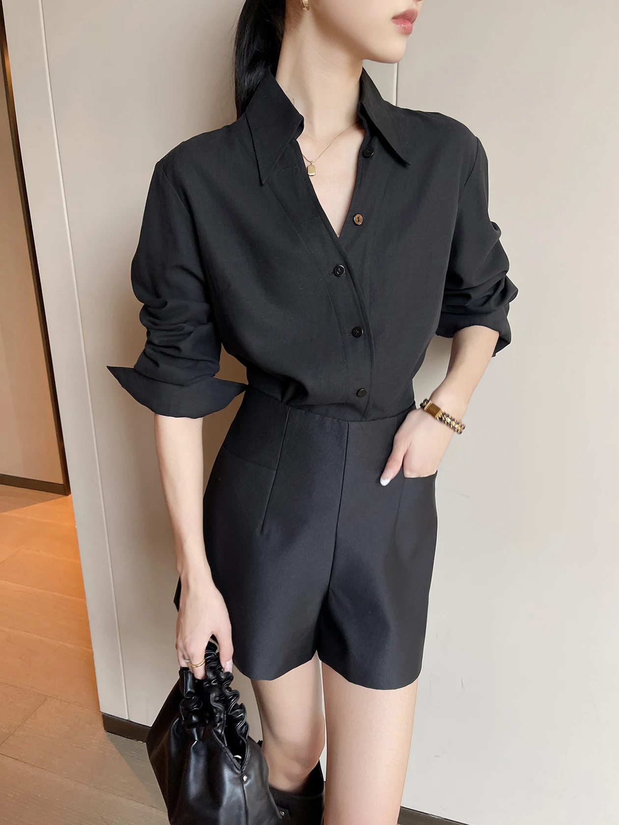 Ele Bla Long Sve V-Ne Women's irt Slimming Commute Top Faionable Straight Cut Chinese Spring 2026 New Arrival
Ele Bla Long Sve V-Ne Women's irt Slimming Commute Top Faionable Straight Cut Chinese Spring 2026 New Arrival