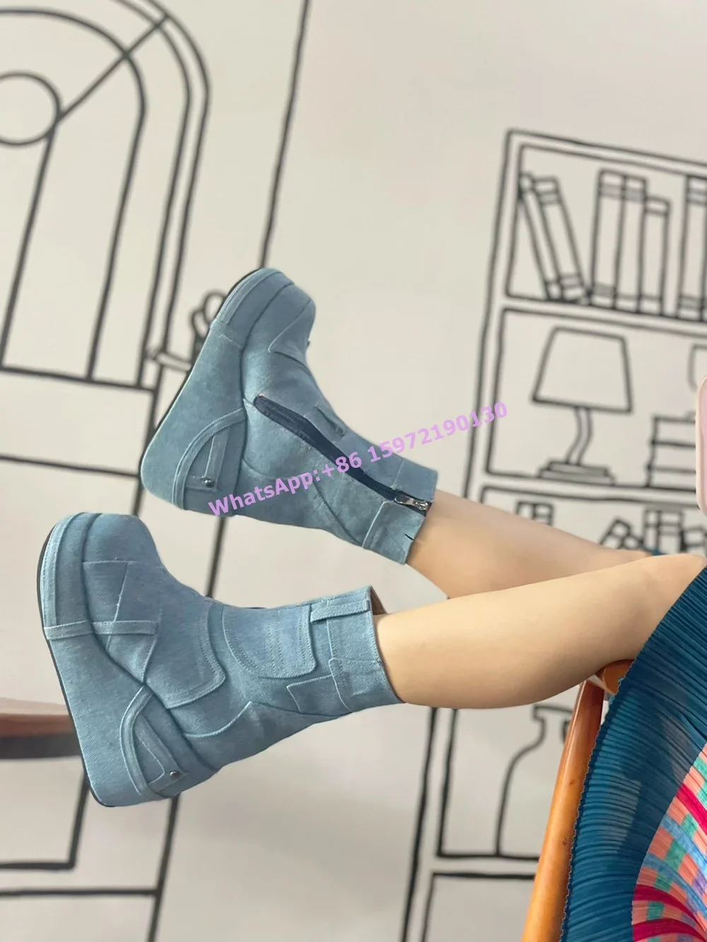 Синие сапоги до середины икры на платформе, лоскутные сапоги с боковой молнией и круглым носком на толстой подошве, женские джинсовые сапоги с высоким увеличением 
Синие сапоги до середины икры на платформе, лоскутные сапоги с боковой молнией и круглым носком на толстой подошве, женские джинсовые сапоги с высоким увеличением