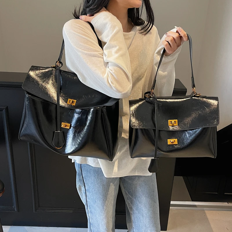 Classic Leather Handbag for Women - Elegant Crossbody Bag with Adjustable Strap by Famous Designer Brand
Classic Leather Handbag for Women - Elegant Crossbody Bag with Adjustable Strap by Famous Designer Brand