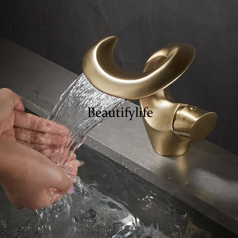 Luxury Brass Bathroom Faucet Hot Cold Water Washbasin Taps Deck Mounted Creative Vintage Sink Tap for Bathrooms
Luxury Brass Bathroom Faucet Hot Cold Water Washbasin Taps Deck Mounted Creative Vintage Sink Tap for Bathrooms