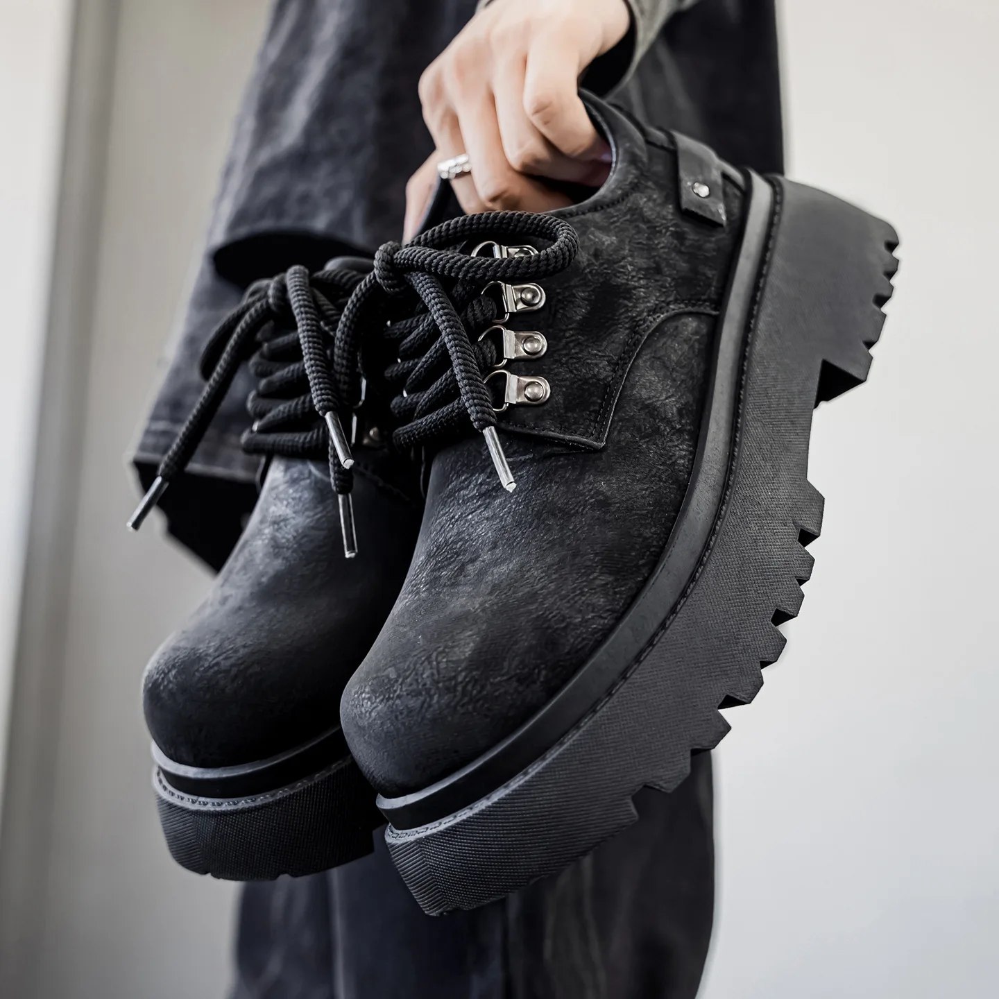 Men's shoes autumn trend black big toe derby shoes men's casual leather shoes 2025 new British workwear boots
Men's shoes autumn trend black big toe derby shoes men's casual leather shoes 2025 new British workwear boots