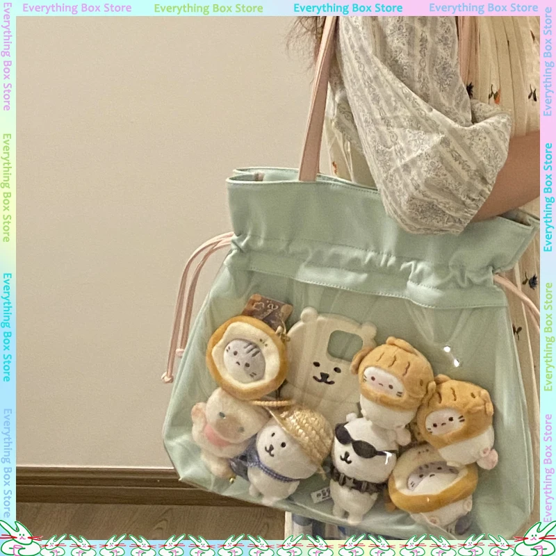 Новая сумка через плечо Itabag, большая вместимость, сумка для куклы 15 ~ 20 см, аниме, двумерная прозрачная сумка, универсальная дорожная сумка на плечо
Новая сумка через плечо Itabag, большая вместимость, сумка для куклы 15 ~ 20 см, аниме, двумерная прозрачная сумка, универсальная дорожная сумка на плечо