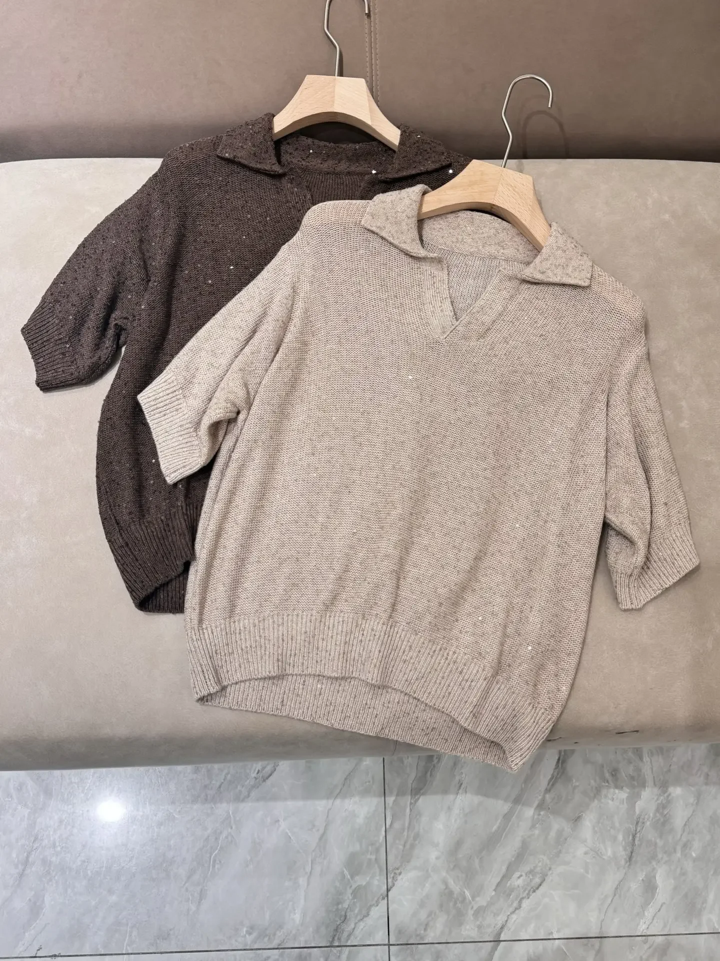 Women Sequined Knitted Pullover Turn-down Collar Short Sleeve Casual Female Sweater
Women Sequined Knitted Pullover Turn-down Collar Short Sleeve Casual Female Sweater