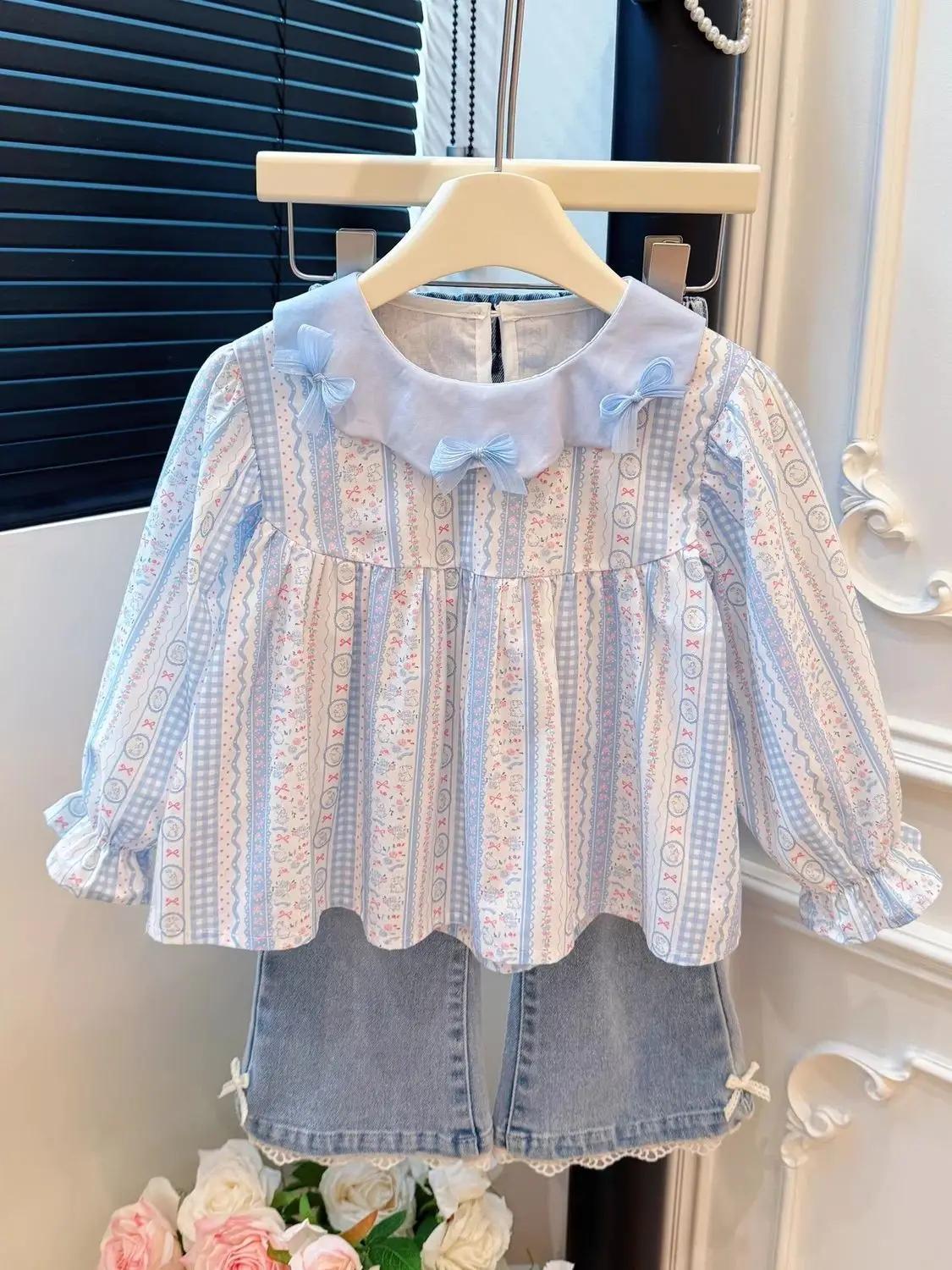 Spring and Autumn Girls' Bow Lace Collar Long Sleeve Shirt Fashion New Style Children's Stylish Top Children's Clothing
Spring and Autumn Girls' Bow Lace Collar Long Sleeve Shirt Fashion New Style Children's Stylish Top Children's Clothing