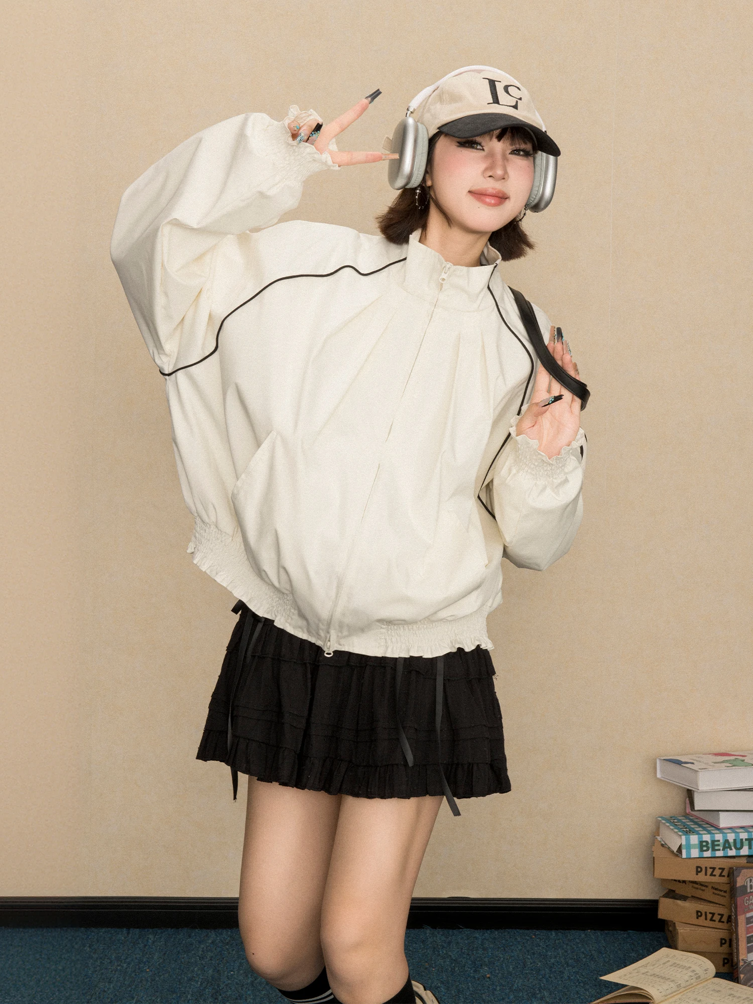 Женское пальто в стиле ретро ort Jaet, весна-осень 2024, новинка ранней весны, уличное пальто свободного кроя из полиэстера на молнии
Женское пальто в стиле ретро ort Jaet, весна-осень 2024, новинка ранней весны, уличное пальто свободного кроя из полиэстера на молнии