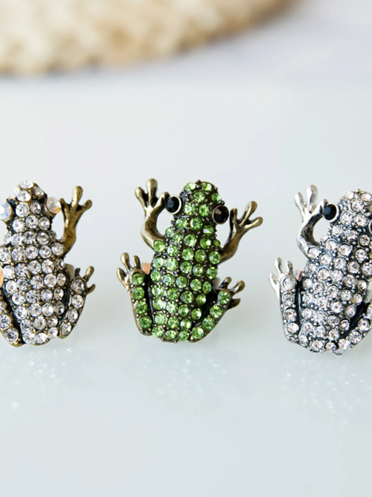 Винтажное кольцо с дизайном F, регулируемое, открытое, модное, массивное, из сплава, с искусственными драгоценными камнями, для женщин
Винтажное кольцо с дизайном F, регулируемое, открытое, модное, массивное, из сплава, с искусственными драгоценными камнями, для женщин