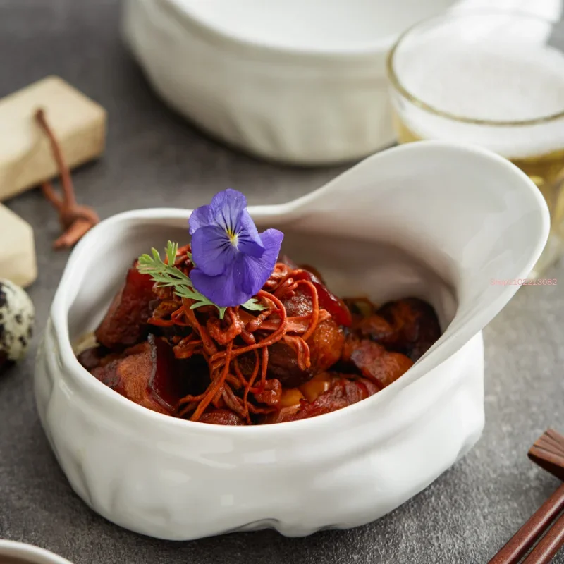 Creative White Ceramic Shaped Bowl Irregular Hat Dinner Plate Large Salad Bowl Bowl Dinner Plate Restaurant Decoration Tableware
Creative White Ceramic Shaped Bowl Irregular Hat Dinner Plate Large Salad Bowl Bowl Dinner Plate Restaurant Decoration Tableware