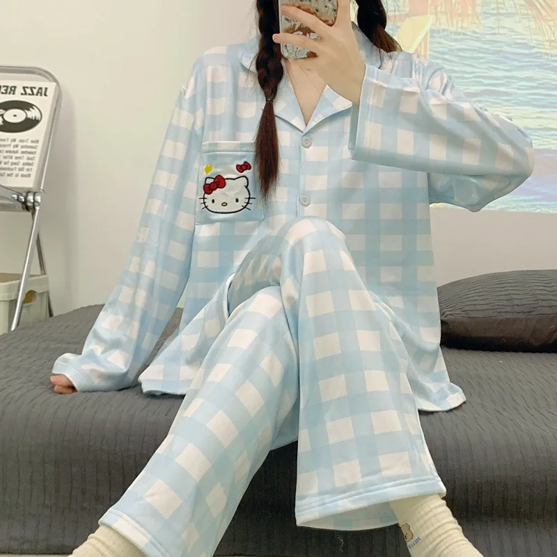 Summer new blue lapel cartoon Hello Kitty short-sleeved shorts pajamas women's loungewear set with eye mask
Summer new blue lapel cartoon Hello Kitty short-sleeved shorts pajamas women's loungewear set with eye mask