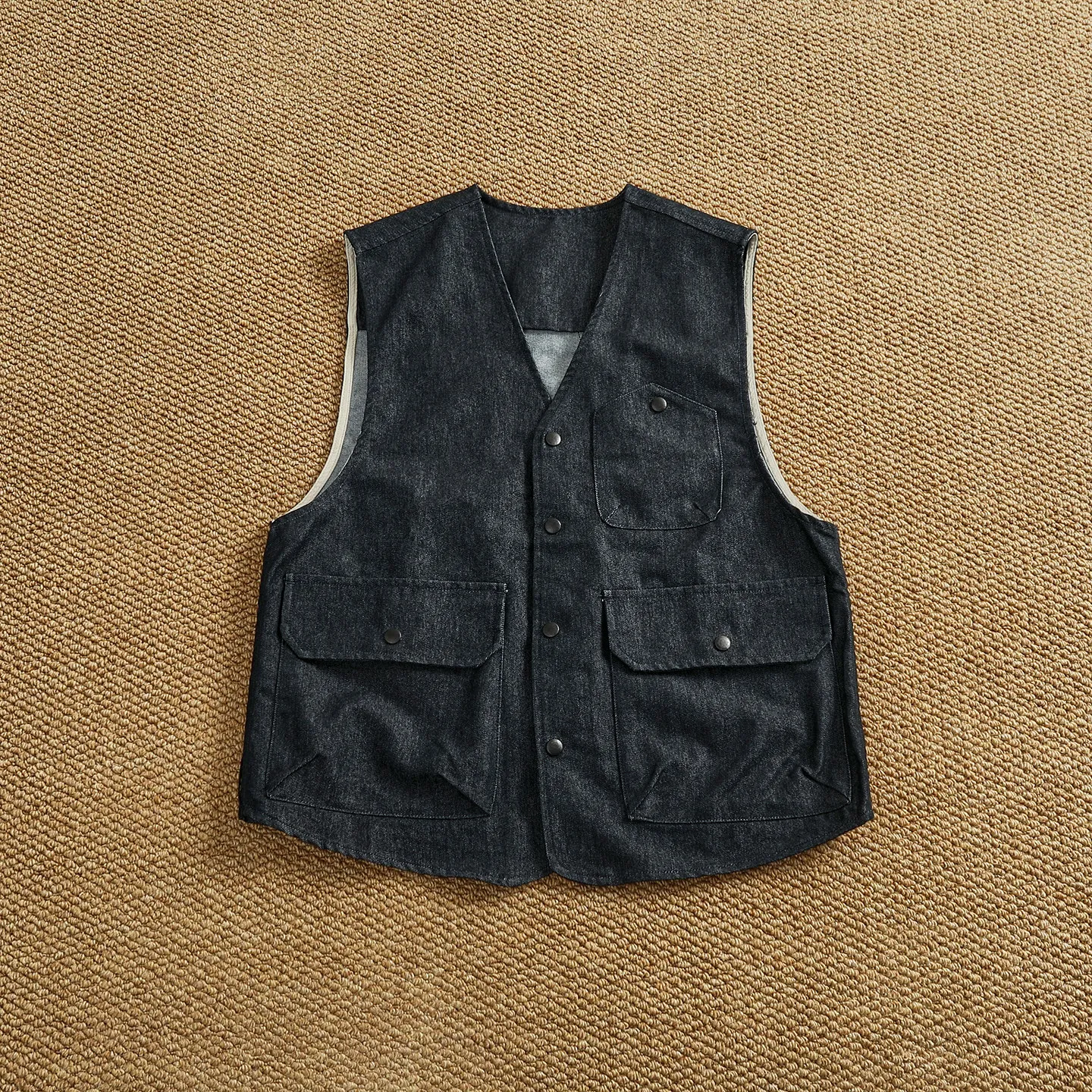 2026 Spring Autumn New American Retro Sleeveless Cargo Vest Men's Simple 57% Cotton Washed Loose Outdoor Casual Denim Waistcoat
2026 Spring Autumn New American Retro Sleeveless Cargo Vest Men's Simple 57% Cotton Washed Loose Outdoor Casual Denim Waistcoat